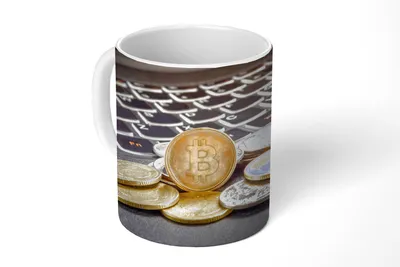 Obrázok produktu pre KitchenYeah® Hrnček na kávu Hrnček na kávu 350 ml Bitcoins on a Laptop Tea Mug - Foto hrnček - Hrnček - Keramický hrnček - Hrnček na čaj - Hrnček na kávu - Kancelársky hrnček