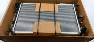 Image de Radiateur de refroidissement d'origine Ford, référence 1671970