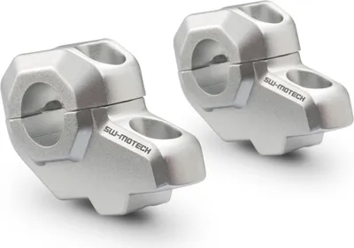 Immagine prodotto di Riposizionamento del manubrio SW-MOTECH per manubri Ø 22 mm H=30 mm Riposizionamento di 21 mm, colore: argento
