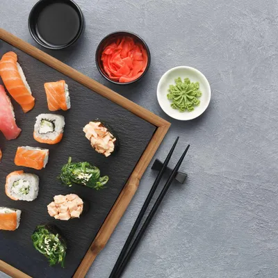 Image de Plateau de service avec assiette en ardoise