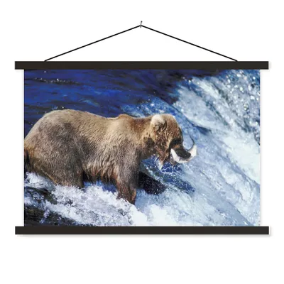 Produktbild von MuchoWow® Textilposter Bär - Fisch - Wasserfall 90x60 cm mit schwarzem Rahmen - Aufhängungssatz