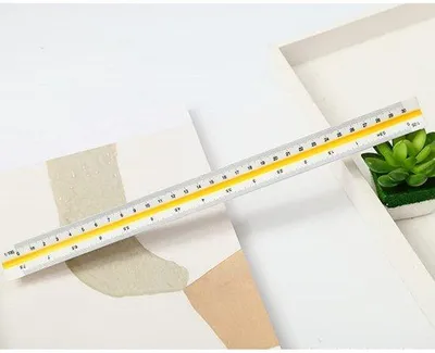 Immagine prodotto di Righello triangolare in plastica da 30 cm con scala metrica 1:100, 1:200, 1:250, 1:300, 1:400, 1:500