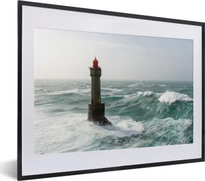 Produktbild von MuchoWow® MuchoWow® Gerahmtes Poster Der französische Leuchtturm von La Jument zwischen den Wellen 40x30 cm - Poster mit zchwarzem Bilderrahmen - Bilderrahmen - Poster im Rahmen