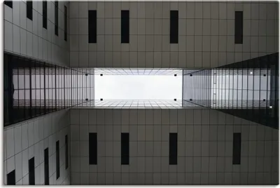 Produktbild von ARTland Leinwandbild Lichthof eines Bürohauses in Köln Größe: 30x20 cm