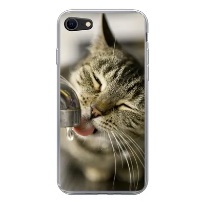 Produktbild von MuchoWow® Handyhülle Schutzhülle Hülle für iPhone SE 2020 Katze - Wasserhahn - Getränk Silikon Softcase Handy Hülle - Kartenbesitzer