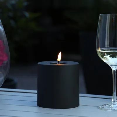 Produktbild von LED Stumpenkerze MIA - Kunststoff - realistische 3D Flamme - H: 10cm - f. Außen - schwarz
