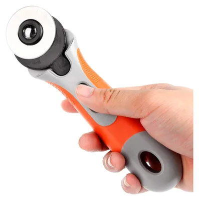 Produktbild von 45-mm-Rollschneider für Stoff mit Stahlklinge und ergonomischem Griff