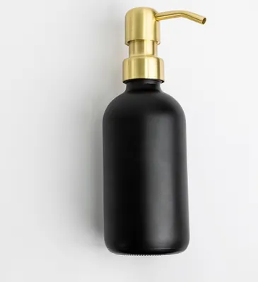Produktbild von Natural Goods Berlin KLEAN Seifenspender mit Etiketten, hochwertiger & nachfüllbarer Seifenspender für Küche & Bad, matt Schwarz, Edelstahl Pumpkopf Gold, 250 ml