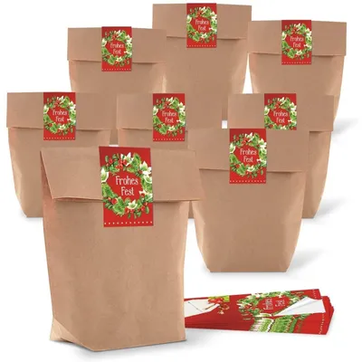 Produktbild von Logbuch-Verlag 25 kleine Geschenkbeutel FROHES FEST Weihnachten braun 16,5 x 26 x 6,5 cm mit Aufkleber rot grün Verpackung Papiertüte Geschenktüte"Frohes Fest" Weihnachtskranz / 10 Stück