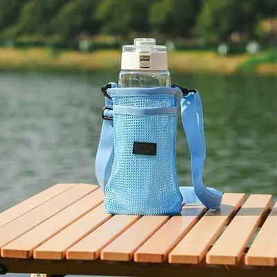 Produktbild von Tragetasche für Wasserflaschen mit Trageriemen – stilvolle Trinkflaschentasche für Freizeit und Outdoor-Aktivitäten