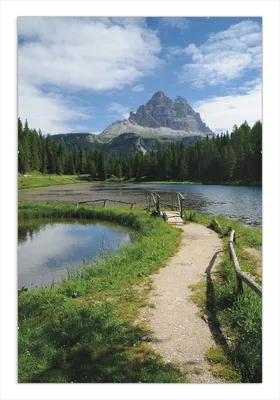 Produktbild von Wallario Wandbild See in Berglandschaft, Größe: 61 x 91,5 cm, Poster mit rahmenlosen Bildhalter