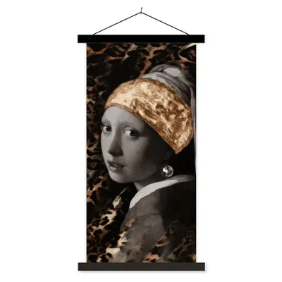Produktbild von MuchoWow® Textilposter Mädchen mit Perlenohrring - Pantherdruck - Braun 60x120 cm mit schwarzem Rahmen - Magnete