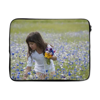 Produktbild von MuchoWow® Laptop Hülle 15 Zoll Mädchen - Blumen - Wiese Laptoptasche - Laptoptasche - Sleeve - Rundum-Schutz