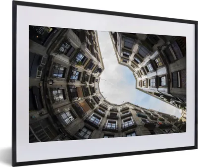 Produktbild von MuchoWow® MuchoWow® Gerahmtes Poster Architektur - Barcelona - Himmel 60x40 cm - Poster mit zchwarzem Bilderrahmen - Schlafzimmer - Plakat in Rahmen - Drucken