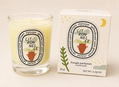 Produktbild von DIPTYQUE „Citronnelle“ SCENTED CANDLE 35g Duftkerze Deko, KI-generiertes Bild