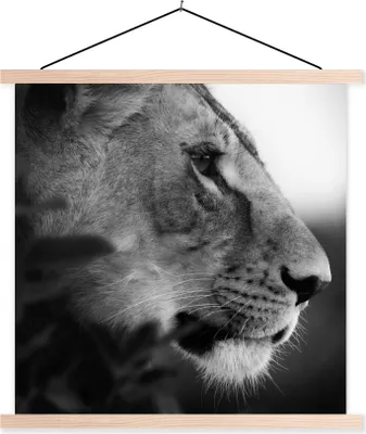 Produktbild von MuchoWow® Textilposter Löwe - Wilde Tiere - Dschungel - Schwarz - Weiß 120x120 cm mit holzfarbenen Rahmen - Textil-Poster