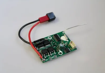 Produktbild von Kombinierte Empfänger- und Reglereinheit für ferngesteuerte Modelle