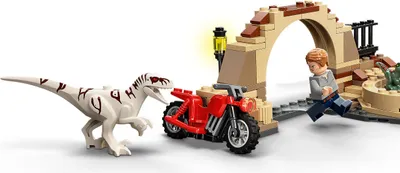 Produktbild von LEGO 76945 Jurassic World Atrociraptor: Motorradverfolgungsjagd, Set mit 3 Dinosaurier-Figuren und Spielzeug-Motorrad für Kinder ab 6 Jahren
