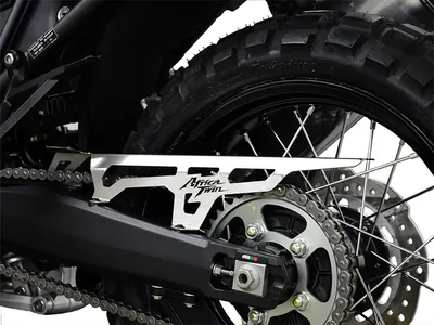 Obrázok produktu pre Ochranný kryt reťaze kompatibilný s modelmi Honda CRF 1000 L Africa Twin BJ 2016-17 / CRF 1000 L Africa Twin BJ 2018-19 / CRF 1000 L Africa Twin Adventure Sports BJ 2018-19 Logo strieborné