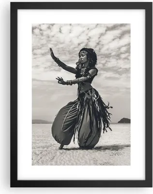 Produktbild von Gerahmtes Poster - Schwarzer Rahmen - Tänzer Folk Oriental - 30x40 cm - Wand Bild - Wanddeko - Wandbilder - Kunstposter - Wandposter - Bilderrahmen - Bilder - Kunstdruck - P2BPA30x40-4445