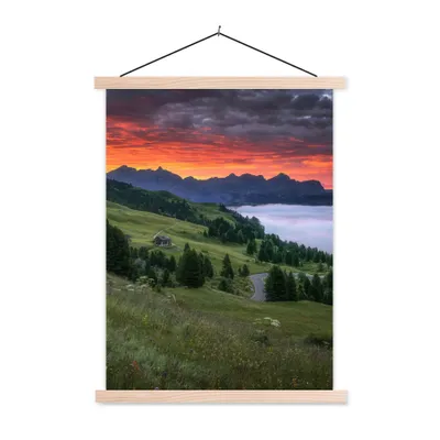 Produktbild von MuchoWow® Textilposter Gras - Berge - Abend 120x160 cm mit holzfarbenen Rahmen - Plakatkarton