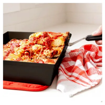 Produktbild von Pizzablech aus Aluminium – rechteckig – 35,6 x 25,4 x 6,4 cm (L x B x H)