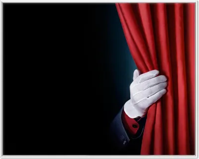 Produktbild von Wallario Wandbild Vorhang auf für die Show  Hand hinterm roten Vorhang, Größe: 40,30 x 50,30 cm, Poster mit weißem Aluminiumrahmen