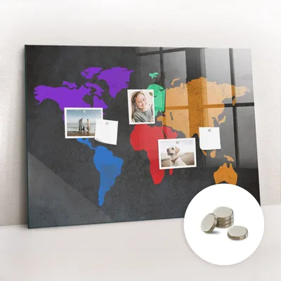 Imagen del producto de Pizarra magnética de pared, con superficie de vidrio y diseño curvo. Incluye 5 imanes. Dimensiones: 100 x 70 cm. Diseño: mapa del mundo