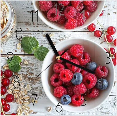 Produktbild von Wanduhr aus Glas mit Motiv Himmlische Beeren- 30 x 30 cm - inkl. Aufhängesystem