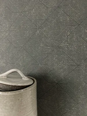Produktbild von NEWROOM Tapete Anthrazit Vliestapete Rauten - Mustertapete Modern Grau Linien Retro Grafisch Grafik