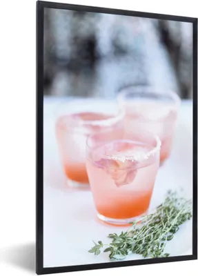 Produktbild von MuchoWow® Gerahmtes Poster Nahaufnahme von Cocktails mit frischen Kräutern 60x90 cm - Poster mit Schwarzem Bilderrahmen Wandposter Rahmen Foto Bilder - Kunst