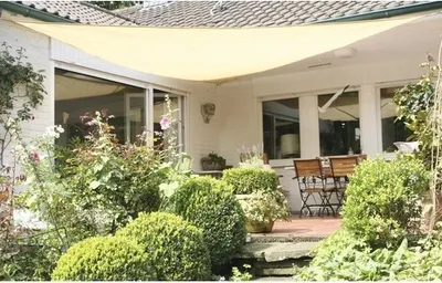 Produktbild von Floracord Sonnensegel Dreieckig HDPE 180 g/m² beige 500x500x500 cm wasser- und winddurchlässig