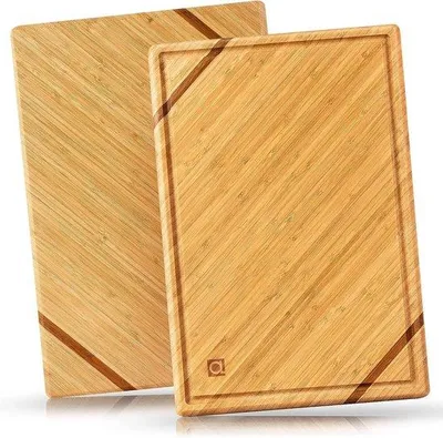 Image de Grande planche à découper en bambou 45 x 30 cm avec rainure d'écoulement