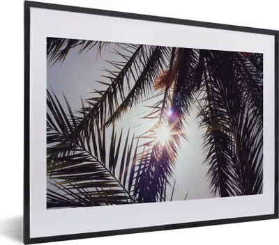 Produktbild von MuchoWow® Gerahmtes Poster Palmwedel - Sonne - Sommer 40x30 cm - Poster mit Schwarzem Bilderrahmen Wandposter Rahmen Foto Bilder - Bilderrahmen - Poster im Rahmen