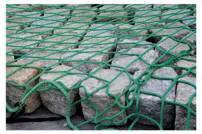 Produktbild von Strapazierfähiges grünes Anhängernetz 3 x 4 m für Ladungssicherung, inkl. 6 Befestigungshaken