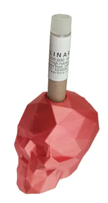 Zdjęcie produktu dla Proszek Carolina Reaper z 2 200 000 SHU 2,5 g w czerwonej czaszce PLA.