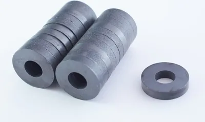 Produktbild von Ferrit Magnet Ringmagnet 23 x 10 x 4 F30 - 50 Stück, Extrem stark, Magnettafeln, Kühlschränke, Whiteboards, DIY