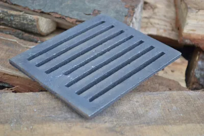 Obrázok produktu pre SEZAM - Rošt na kachle 13 x 11 cm liatinový liatinový krbový rošt štvorcový rošt na popol do kachlí stolový rošt rošt na kachle krbový rošt