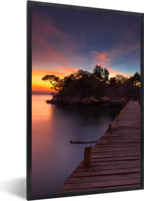 Produktbild von MuchoWow® Gerahmtes Poster Sonnenuntergang - Brücke - Bäume - Wasser - Insel 60x90 cm - Poster mit Schwarzem Bilderrahmen Wandposter Rahmen Foto Bilder - Kunst