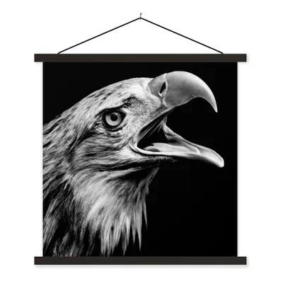 Produktbild von MuchoWow® Textilposter Adler - Porträt - Raubvögel - Schwarz - Weiß - Vogel 120x120 cm mit schwarzem Rahmen - Aufhängungsset