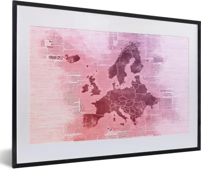 Produktbild von MuchoWow® MuchoWow® Gerahmtes Poster Karte von Europa - Zeitung - Lila 60x40 cm - Poster mit zchwarzem Bilderrahmen - Schlafzimmer - Plakat in Rahmen - Drucken