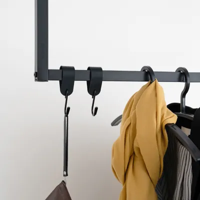 Produktbild von HOME DELUXE - Garderobenleiste SWAY - inkl. Kleiderbügel und Haken - Farbe: Schwarz, bis zu 30 x 60 cm - verstellbar I Wandgarderobe Garderobenpaneel Kleiderhaken