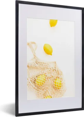 Produktbild von MuchoWow® Gerahmtes Poster Zitrone - Tasche - Gelb 40x60 cm - Poster mit Schwarzem Bilderrahmen Wandposter Rahmen Foto Bilder - Poster in Rahmen