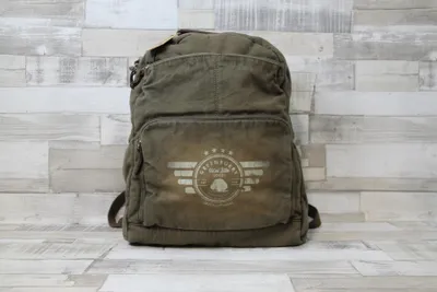 Produktbild von Robuster Rucksack khaki mit Reißverschluss und Laptopfach