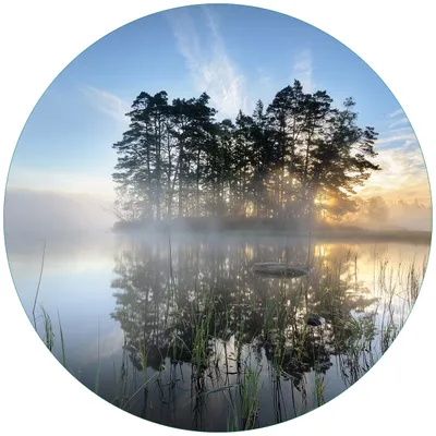 Produktbild von Wallario Premium Glasbild, freischwebende Optik, kräftige Farben, rund 50cm Durchmesser, Motiv Stiller See mit Insel im Morgennebel