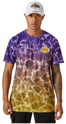 Produktbild von Gelbes und lila gemustertes New Era Loslak T-Shirt für Männer - L