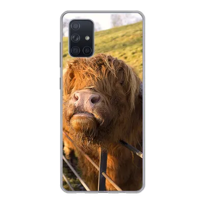 Produktbild von MuchoWow® Handyhülle Schutzhülle Hülle für Samsung Galaxy A51 Scottish Highlander - Zaun - Gras Silikon Softcase Handy Hülle - Schutzabdeckung