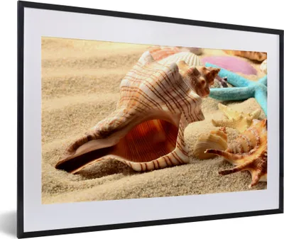 Produktbild von MuchoWow® Gerahmtes Poster Seesterne - Muscheln - Sand - Strand 60x40 cm - Poster mit Schwarzem Bilderrahmen Wandposter Rahmen Foto Bilder - Schlafzimmer - Plakat in Rahmen - Drucken