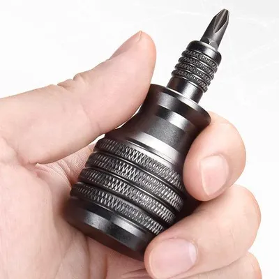 Obrázek produktu pro Multifunkční nástroj 7 v 1 pro každodenní použití – kovový šroubovák EDC