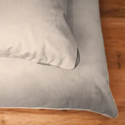 Produktbild von MG Design 2er Set Kissenbezüge 35 x 35 cm in Hellbeige - mit Reißverschluss, samtig-weich mit dezentem Schimmer, pflegeleicht & langlebig